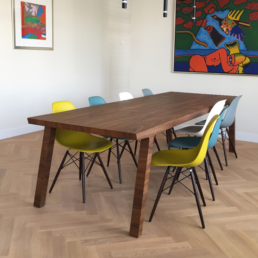 Dining table walnut