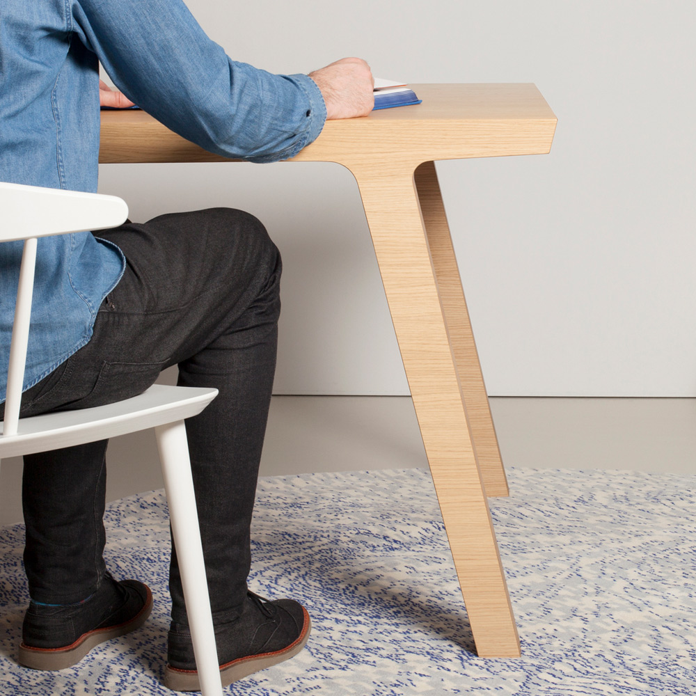 Dining table detail